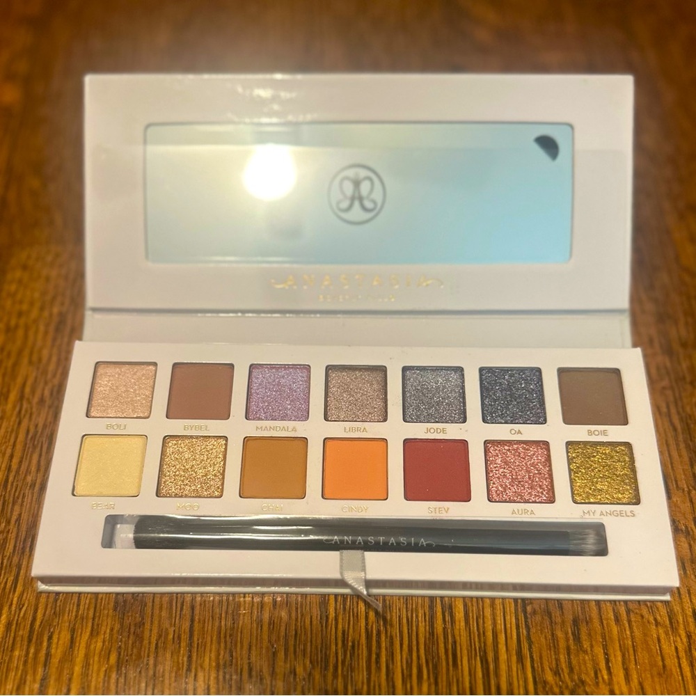 ANASTASIA BEVERLY HILLS
Carli Bybel Palette